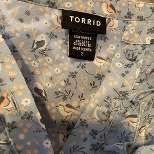 Cute light blue top with birds. Size 16/18